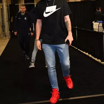 Kyrie 5 with jeans best sale