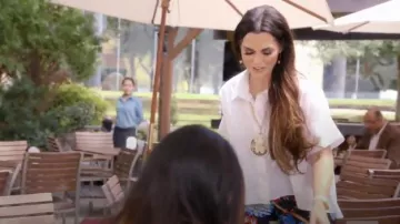 Alice + Olivia Edyth Haut-Bas Chemise à Manches Courtes porté par D'Andra Simmons dans Les vraies femmes au foyer de Dallas (S02E04)