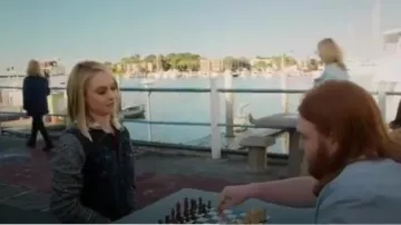 Personnes gratuit Tricot Veste à Capuchon porté par Becca Tobin, de NCIS: Los Angeles (S06E19)