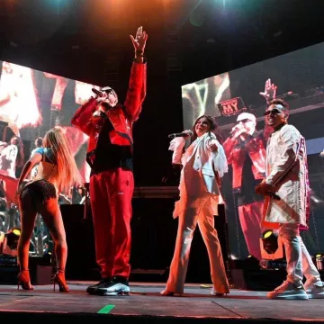 Sergio Rossi a Souligné Toe en Cuir Mules porté par Selena Gomez pour Coachella Festival 2019 Performance Live