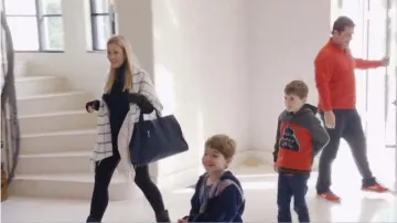 Pañuelo a cuadros cepillado rag & bone usado por Stephanie Hollman en The Real Housewives of Dallas (S02E07)