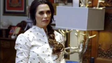 Victoria Beckham for Target Bee Print Button Down Top worn by in The Real Housewives of Dallas (S02E10)