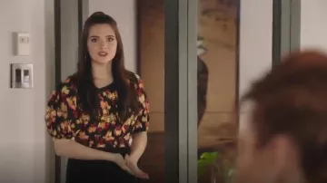 Rachel Comey Délire de Soie Et de Coton Stretch Hors de l'Épaule en Haut porté par Jane Sloan (Katie Stevens) dans Le Gras (S02E02)
