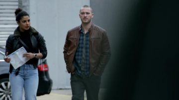 Le jean porté par Alex Parrish (Priyanka Chopra) dans Quantico S03E01