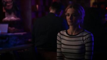 Teoría Mirzi M Stripe Merino Wool Sweater usado por la Teniente Jasmine Gooden (Sharon Leal) en Instinct (S01E07)