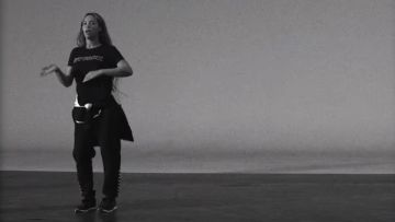 The black t-shirt Ivy Park worn by Beyoncé in Homecoming: A Film by Beyoncé