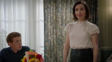 Rebecca Taylor Top de encaje usado por Jen (Zoe Lister-Jones) en Life in Pieces (S03E04)