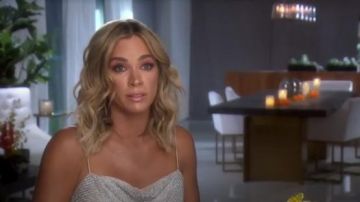 Alice + Olivia Harmon Camisole porté par Teddi Mellencamp Arroyave Au Real Housewives de Beverly Hills (S09E08)