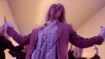 La camisa de Helmut Lang que lució Bilal Hassani en su clip Fais Beleck