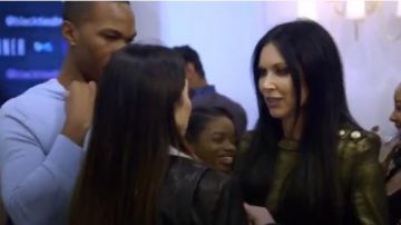 Suéter de oro Balmain x H&M usado por ella misma (LeeAnne Locken) en The Real Housewives of Dallas (S03E09)
