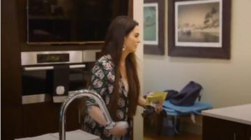 Milly-Floral Imprimer Chemisier porté par D'Andra Simmons dans Les vraies femmes au foyer de Dallas (S03E15)