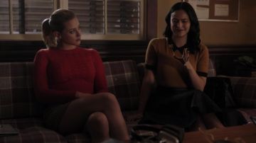 La jupe à carreaux Wilfred portée par Betty Cooper (Lili Reinhart) dans Riverdale S03E18