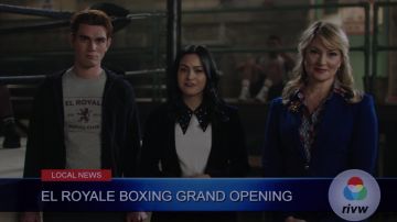 La blouse blanche Miu Miu à col décoré portée par Veronica Lodge (Camila Mendes) dans Riverdale S03E18