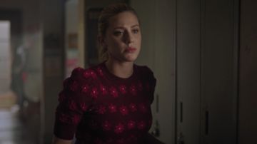 Le pull à fleurs Kate Spade porté par Betty Cooper (Lili Reinhart) dans Riverdale S03E18