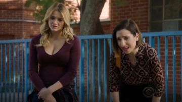 A.L.C. Aubrey Print Silk Top usado por Jen (Zoe Lister-Jones) en Life in Pieces (S03E07)