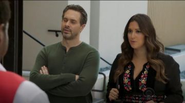 Les Gens libres de la Flore Floral Brodé Midi Robe portée par Colleen (Angelique Cabral) dans la Vie en Morceaux (S03E07)