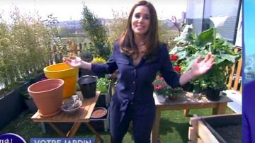 La combinaison bleu marine fluide de Caroline Munoz dans William à midi le 18.04.2019