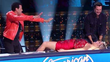 Vestido rojo de Redención usado por Katy Perry en American Idol 2019