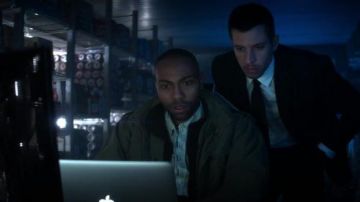 Ordinateur Portable Apple MacBook Pro utilisé par Earl (Jeremie Harris) en Crypto