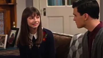Ted Baker Toriey Kirstenbosch collar jumper worn by Molly Thompson (Laurent Lindsey Donzis) in No Good Nick (S01E10)