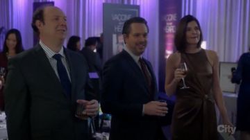 Halston Heritage Tie Knot Detail Dress usado por Heather (Betsy Brandt) en Life in Pieces (S03E11)