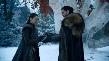 The replica of the sword "Needle" of Arya Stark (Maisie Williams) in Game of Thrones S08E01