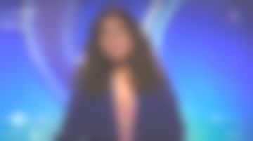 The blue jacket buttoned, flap pockets Myriam Seurat Motus 19.04.2019