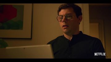 Glasses aviator style of Ryan (Ryan O'connell) in Special (S01E07)