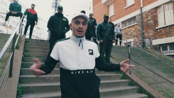 La chaqueta Nike Air que lleva Mister V en su vídeo de YouTube RAP VS REALITY 2