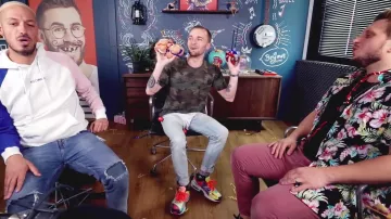 Les sneakers Nike multicolores de Squeezie dans sa vidéo YouTube ON ESSAYE DES OBJETS ÉTRANGES #4