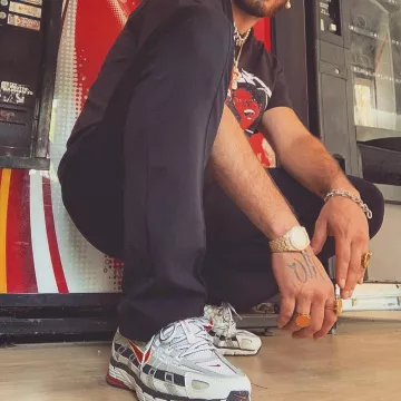 Sneakers Nike p-6000 white and red of SCH on his account Instagram