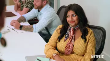 The yellow dress with polka dots of Kim Laghari (Punam Patel) in Special (S01E01)