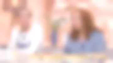 Le lampadaire trépied dans La mai­son des ma­ter­nelles du 22.04.2019