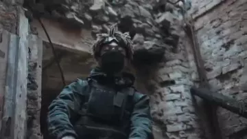 The vest tactical worn by Scarlxrd in his clip Bands