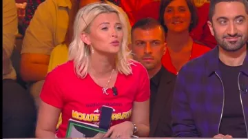 Le tee shirt Disney Mouse Party de Kelly Vedovelli dans Touche pas à mon poste le 23.04.2019