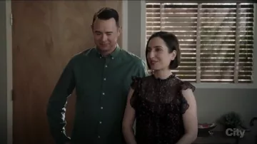 Barneys New York Floral Silk Georgette Blusa usada por Jen (Zoe Lister-Jones) en Life in Pieces (S03E14)