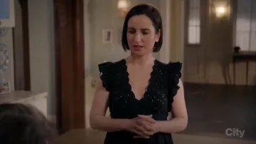 Ulla Johnson Dora Top usado por Jen (Zoe Lister-Jones) en Life in Pieces (S03E15)