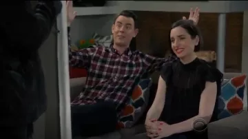 Ulla Johnson Heddy Bordado Silk Georgette Top usado por Jen (Zoe Lister-Jones) en Life in Pieces (S03E18)