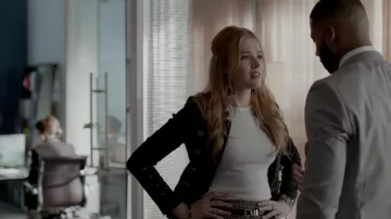 La veste militaire en jean Free People de Kirby Anders (Maddison Brown) dans Dynastie S02E17