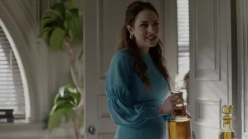 La robe bleue Emilia Wickstead de Fallon Carrington (Elizabeth Gillies) dans Dynastie S02E17