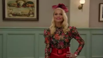 Sandro Amina Top usado por Lavinia Peck-Foster (Kristin Chenoweth) en Trial & Error (S02E07)