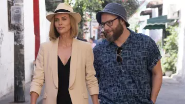 Le blazer beige de Charlotte Field (Charlize Theron) dans Séduis-moi si tu peux !