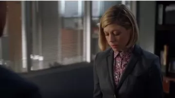 Brooks Brothers Laine Sergé de l'Aviron Blazer porté par Kate Littlejohn (Susannah Inondation) Pour Les Personnes (S02E06)