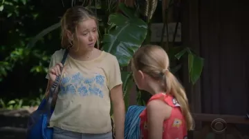 Madre Itty Bitty Goodie Goodie Camiseta usada por Samantha (Holly J. Barrett) en Life in Pieces (S04E01)