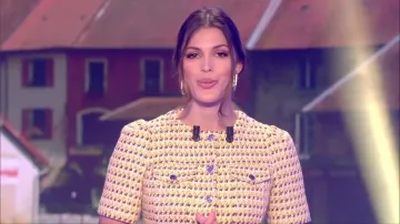The short dress, right, in tweed quilted lurex Iris Mittenaere in the Draw of the euromilions the 23.04.2019