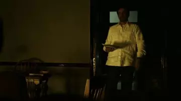 Original camisa blanca y pantalón usado por Alejandro (Benicio Del Toro) en Sicario: Día del Soldado