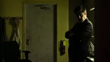 Trajes originales (Corbata/Chaqueta de Traje/Pantalón) usados por Alejandro (Benicio Del Toro) en Sicario: Día del Soldado