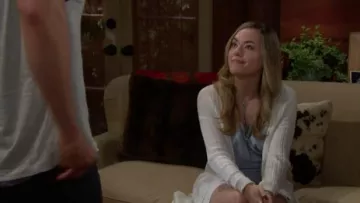 Personnes gratuit Olivia Bolo Collier en Argent Combo porté par l'Espoir de Logan (Anne, Noëlle) comme on le voit sur Le Gras et la Belle (S32E146) avril 19,2019