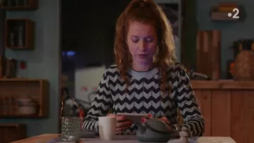 Le Pull à chevrons de Davia Levy (Jennifer Dubourg-Bracconi) dans Un si grand soleil S01E157