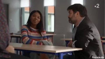 Le  Pull côtelé à rayures Multicolore de Inès (Maeva El Aroussi) dans Un si grand soleil (S01E23)